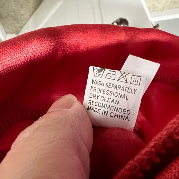 Women’s girls red crew sweatshirt XL fits smaller NEW NWOT - Picture 5 of 8